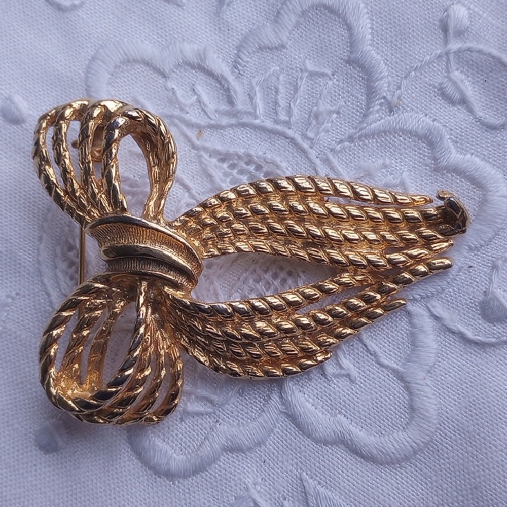 Vintage Angel Braided Rope Texture Gold Brooch - Picture 2 of 7
